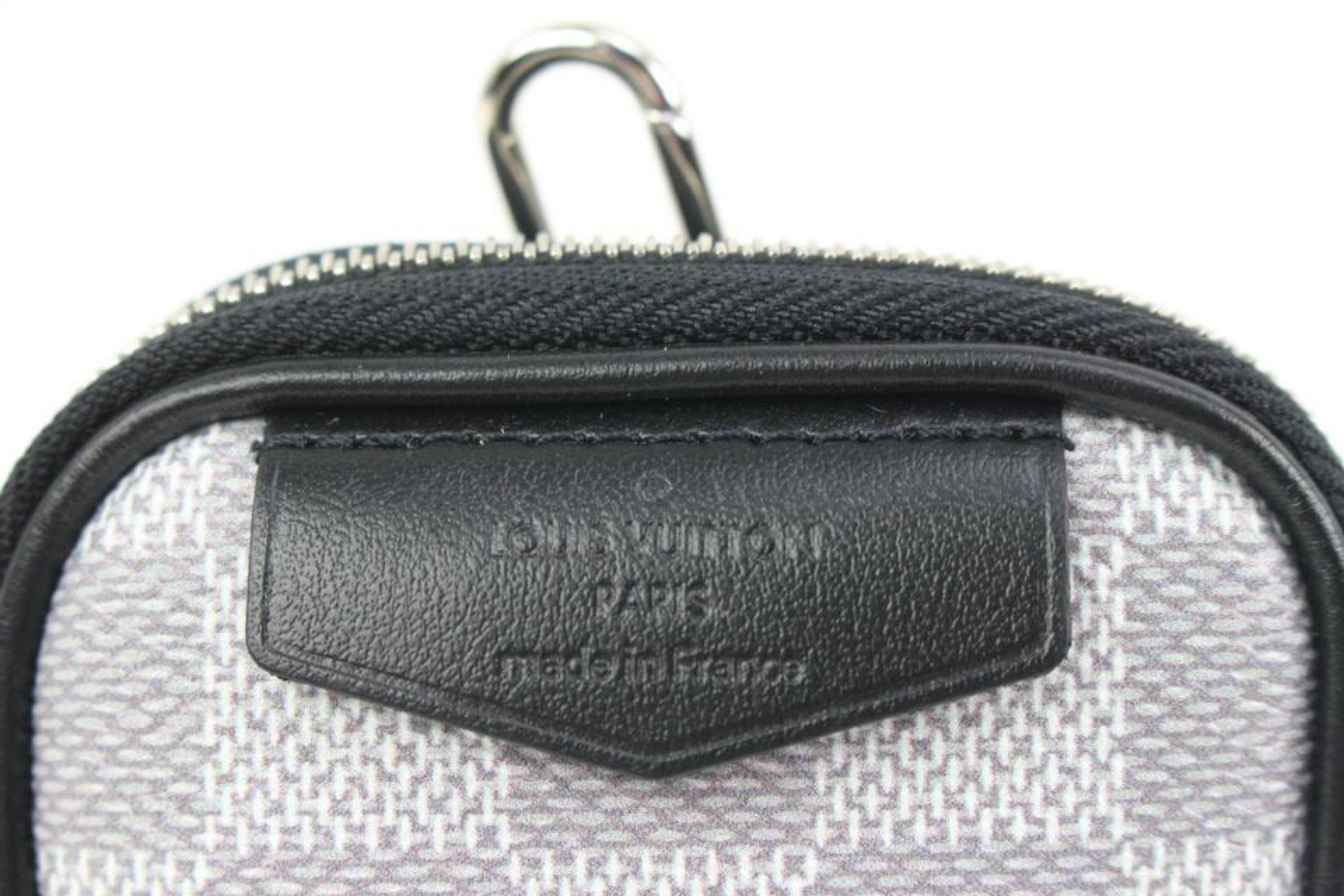 Louis Vuitton Ultra Rare White Damier Graphite Pouch 28lk321s In New Condition For Sale In Dix hills, NY