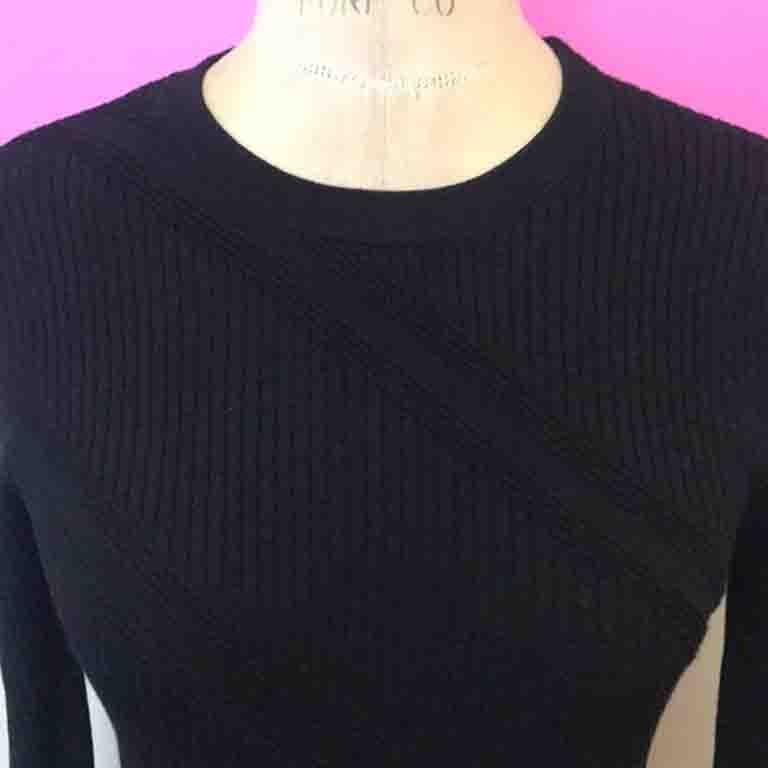 This classy crew neck sweater with rib knit design is an official employees uniform piece. This black sweater is perfect to wear with black skinny pants and boots for fall and thin enough to go under blazer. Stretch to this.

Size M
Across chest -