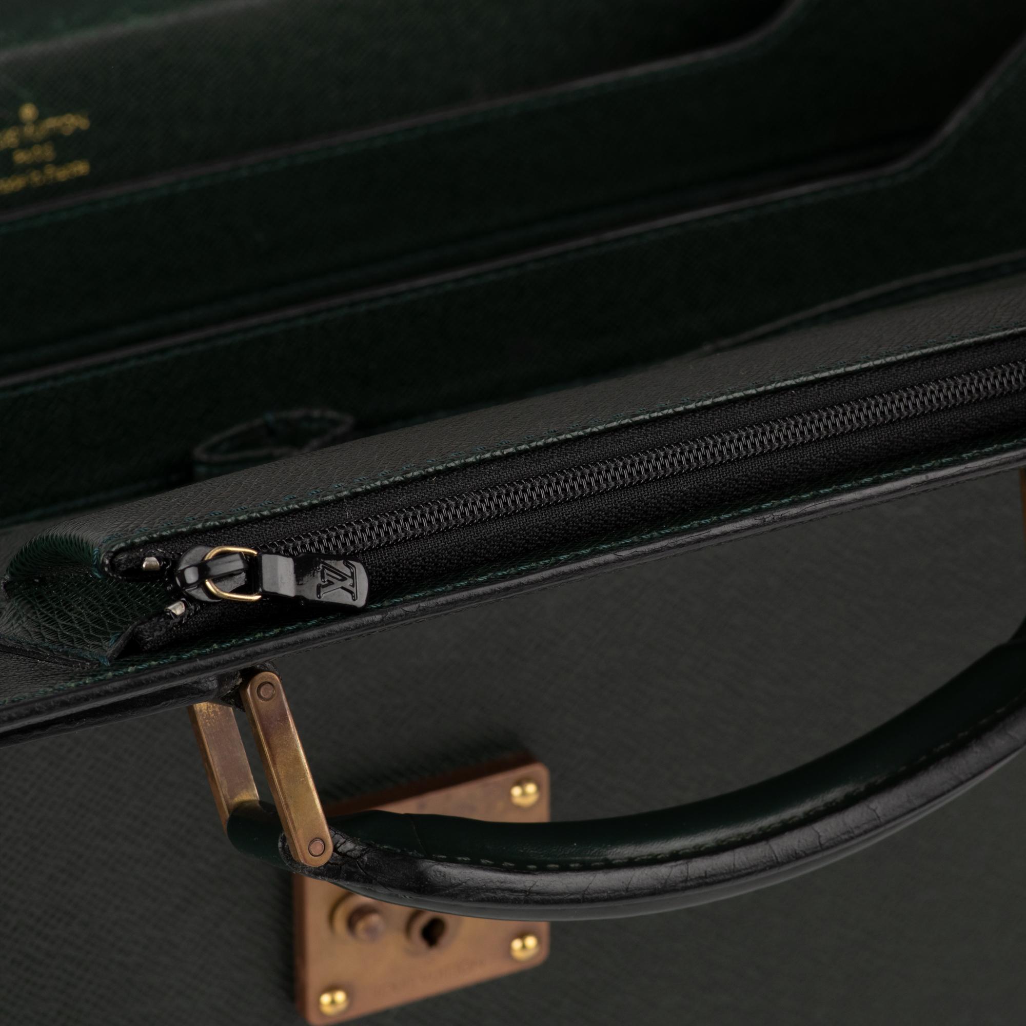 Louis Vuitton Ural Pilot Case Green Taiga Leather Cartable 5
