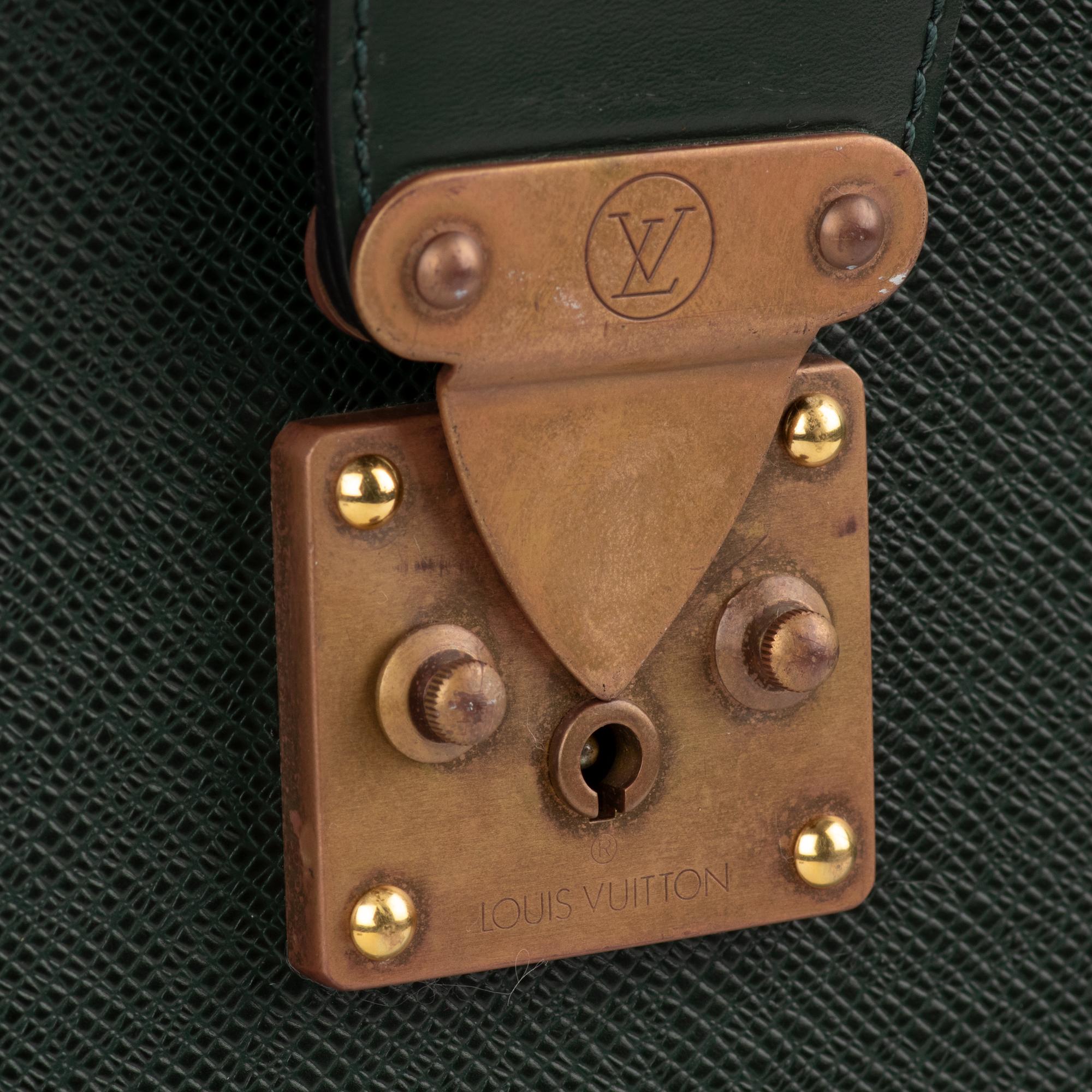 Louis Vuitton Ural Pilot Case Green Taiga Leather Cartable 3