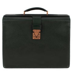 Louis Vuitton Ural Pilot Case Green Taiga Leather Cartable