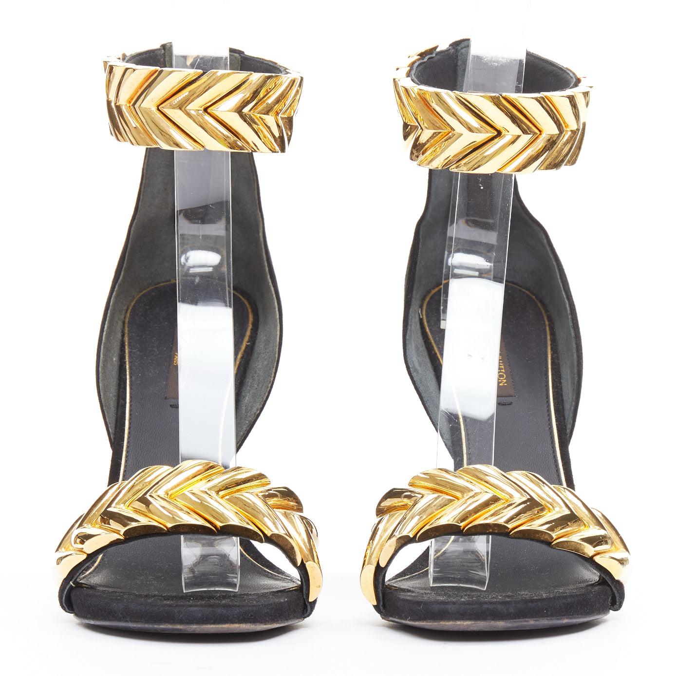 LOUIS VUITTON V Symphony schwarzes Wildleder goldene Hardware High Heel Sandalen EU38 (Schwarz) im Angebot