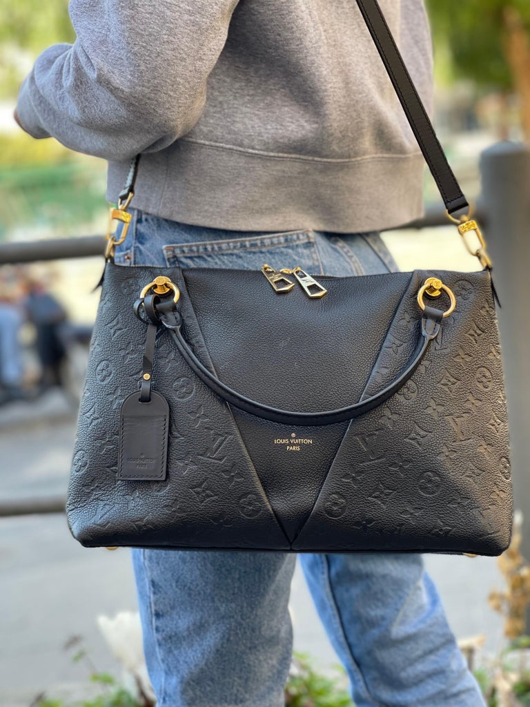 LOUIS VUITTON V Tote MM in Monogram and Black Leather