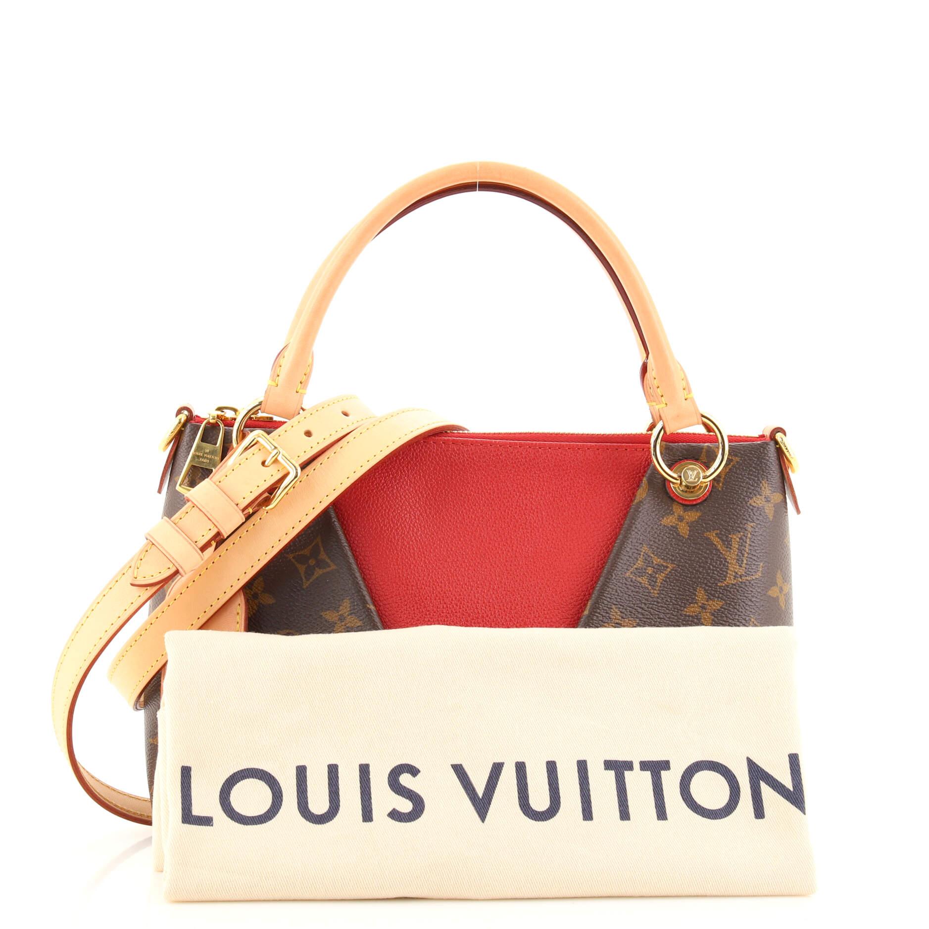Condition: Very good. Minor wear on base corners and in interior, darkening, wear, scuffs and watermarks on leather trims, handles and strap, scratches and discoloration on hardware.
Accessories: Luggage Tag, Dust Bag, With Strap
Measurements: