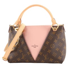 Louis Vuitton V Tragetasche mit Monogramm aus Segeltuch und Leder BB