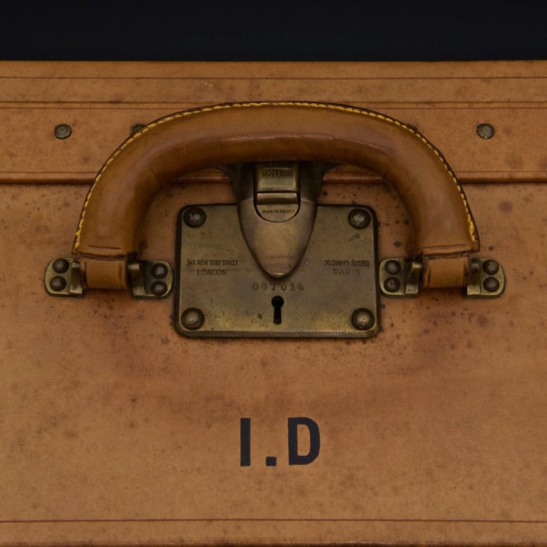 Mid-20th Century Louis Vuitton 'Vache Naturelle' Tan Leather Suitcase, circa 1935 For Sale