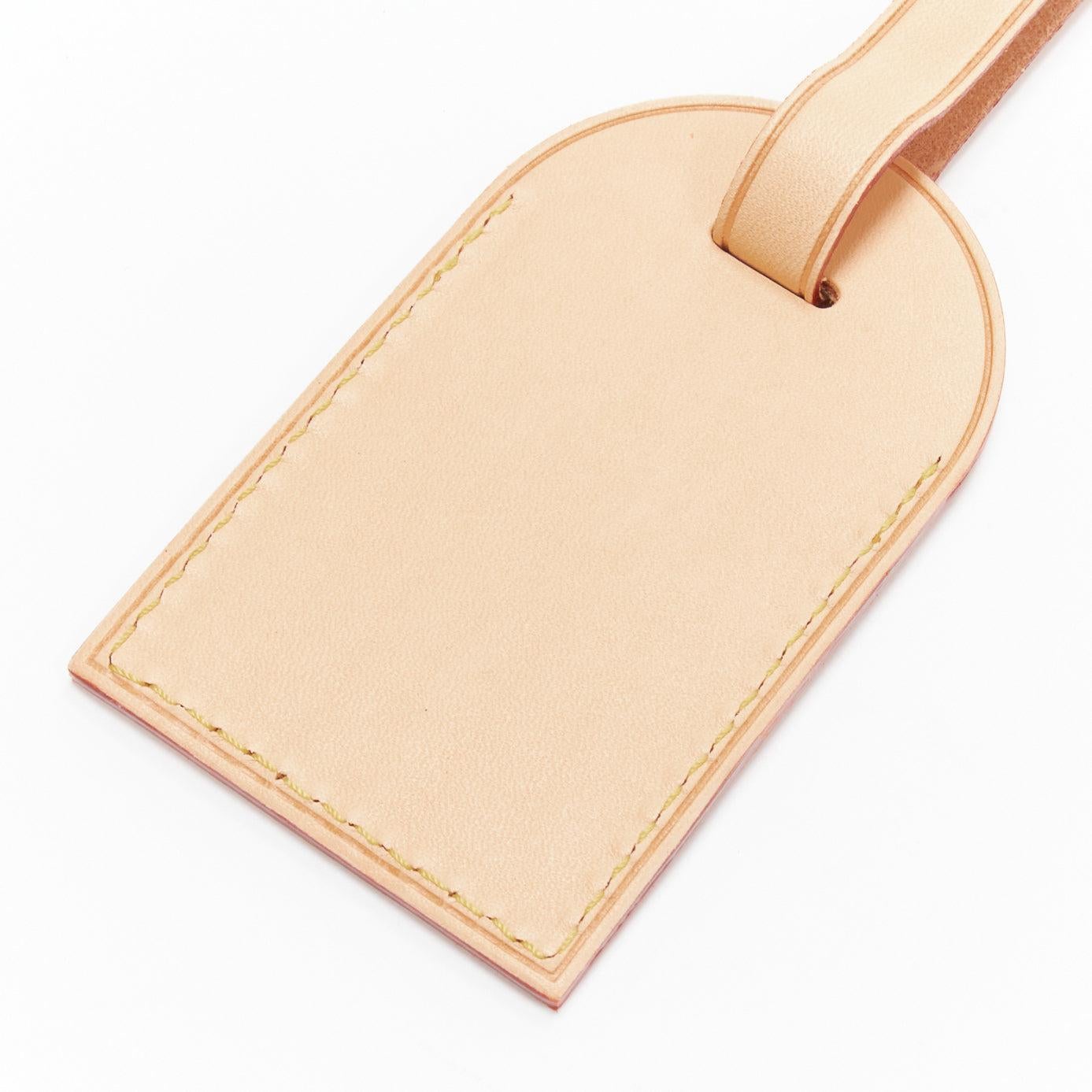 LOUIS VUITTON Vachetta leather gold HT foil stamp luggage tag
Reference: BSHW/A00133
Brand: Louis Vuitton
Material: Leather
Color: Nude, Gold
Pattern: Solid
Closure: Belt
Made in: France

CONDITION:
Condition: Excellent, this item was pre-owned and