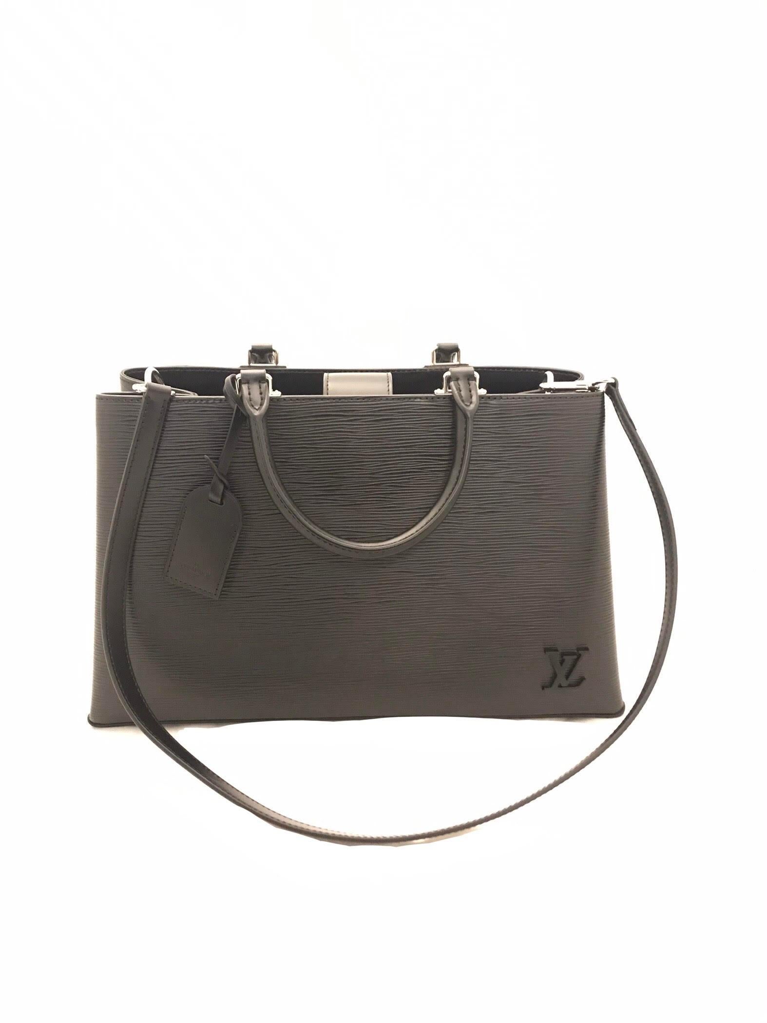 Vaneau GM black Epi leather handbag from Louis Vuitton. Double rolled leather top handles, removable shoulder strap and silver toned hardware. In signature Louis Vuitton black Epi leather with smooth leather trim, open slip pocket and luggage tag