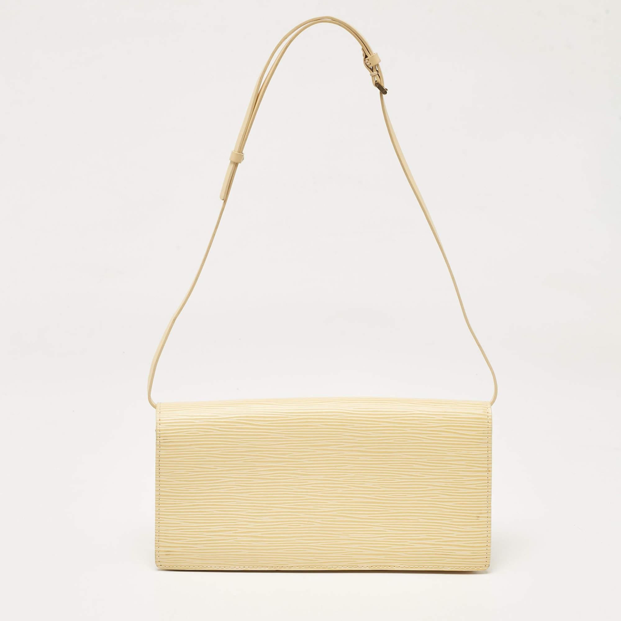 Louis Vuitton Vanilla Epi Leather Honfleur Clutch Bag In Good Condition For Sale In Dubai, Al Qouz 2