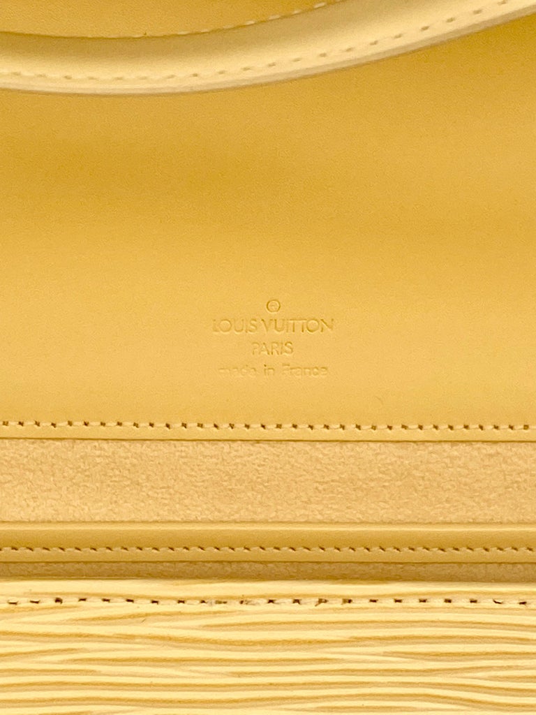 Louis Vuitton Vanilla Epi Nocturne GM Bag, Compact Wallet and Make Up Bag Set For Sale 6