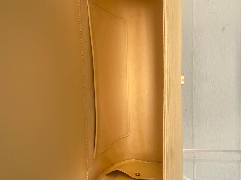 Louis Vuitton Vanilla Epi Nocturne GM Bag, Compact Wallet and Make Up Bag Set For Sale 7
