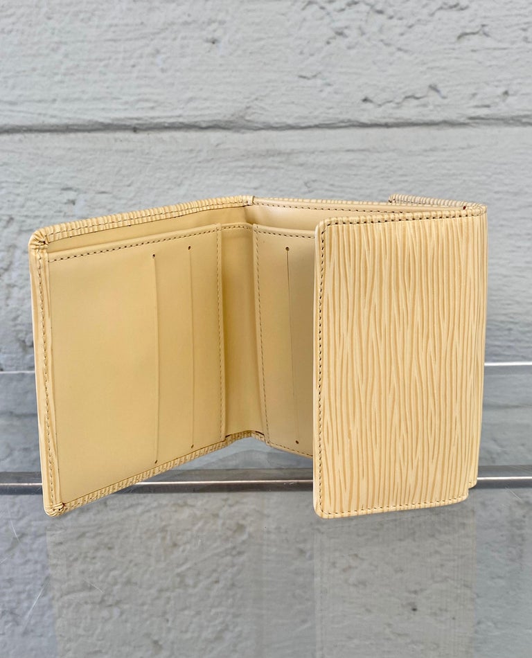 Louis Vuitton Vanilla Epi Nocturne GM Bag, Compact Wallet and Make Up Bag Set For Sale 9