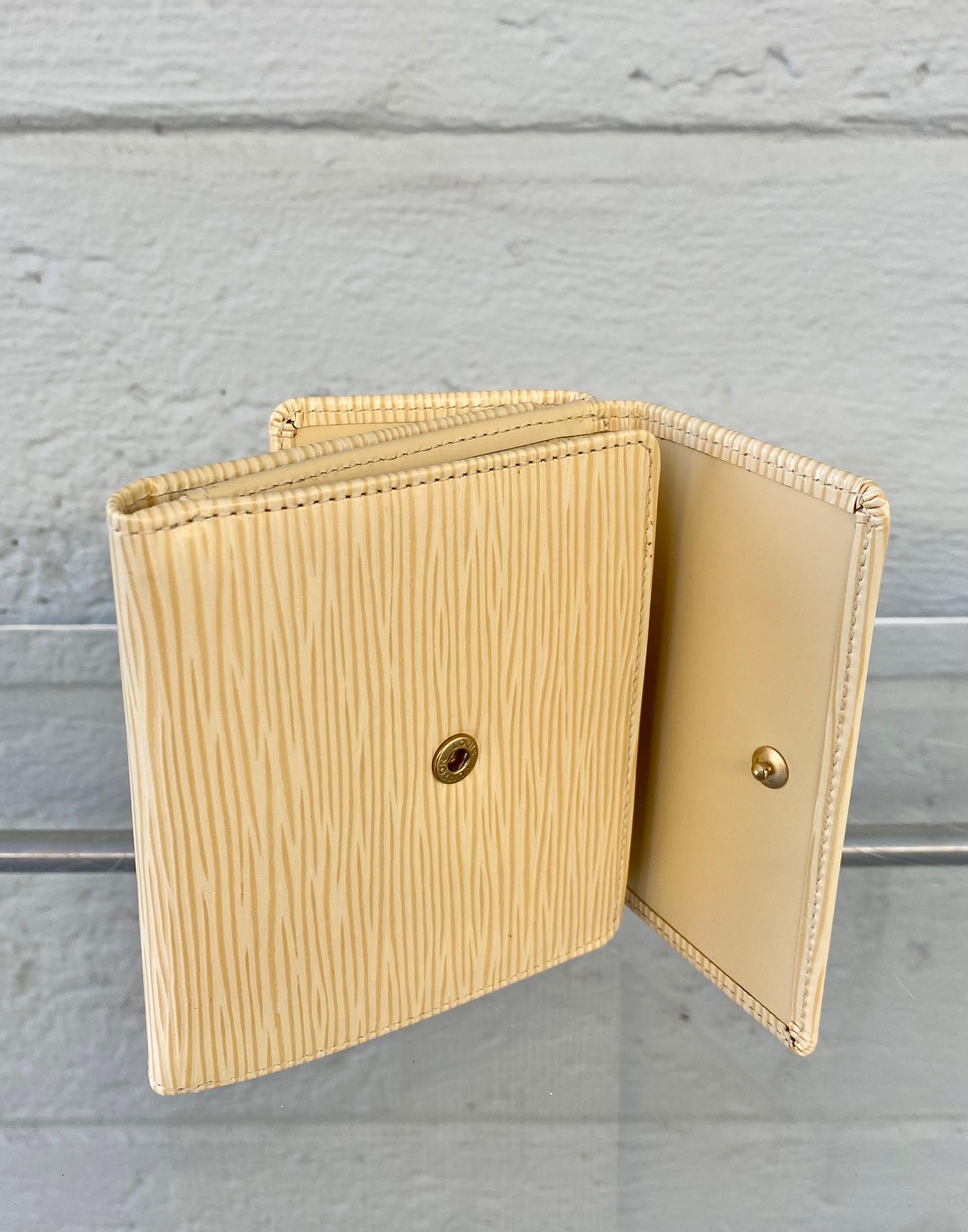Louis Vuitton Vanilla Epi Nocturne GM Bag, Compact Wallet and Make Up Bag Set For Sale 8