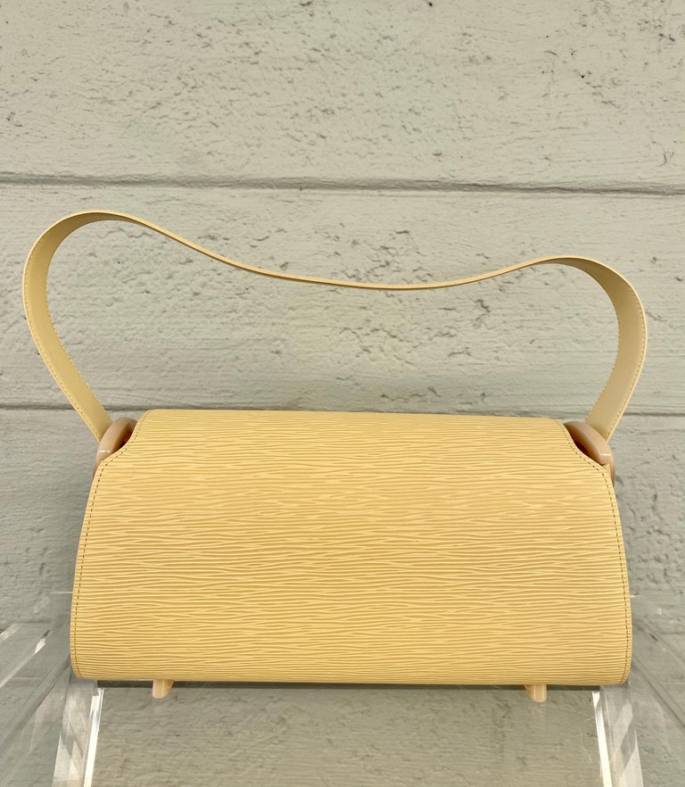 Louis Vuitton Vanilla Epi Nocturne GM Bag, Compact Wallet and Make Up Bag Set For Sale 2