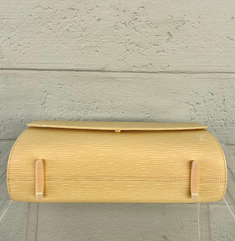 Louis Vuitton Vanilla Epi Nocturne GM Bag, Compact Wallet and Make Up Bag Set For Sale 3