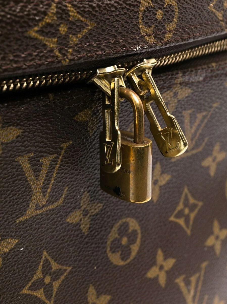 Waschtischtasche von Louis Vuitton im Zustand „Hervorragend“ in London, GB