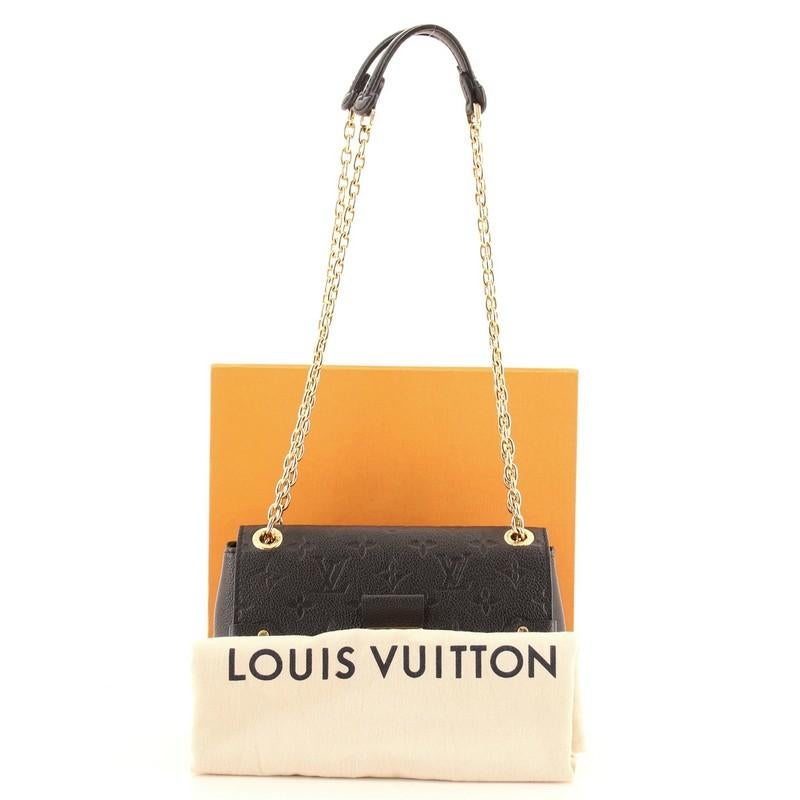 Condition: Very good. Odor in interior. Moderate wear on base and front pocket corners, minor wear and scuffs on front pocket. Wear in interior, small stains in interior pocket, scratches on hardware.
Accessories: Box, Dust Bag
Measurements: Handle