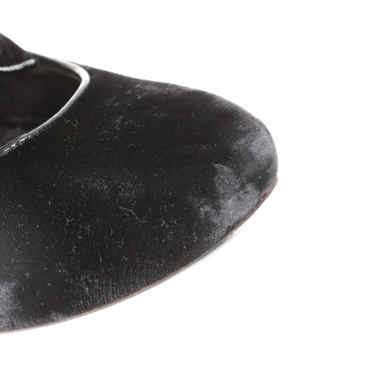 Louis Vuitton Veau Velours - Décolleté con zeppa e borchie Nero in vendita 11