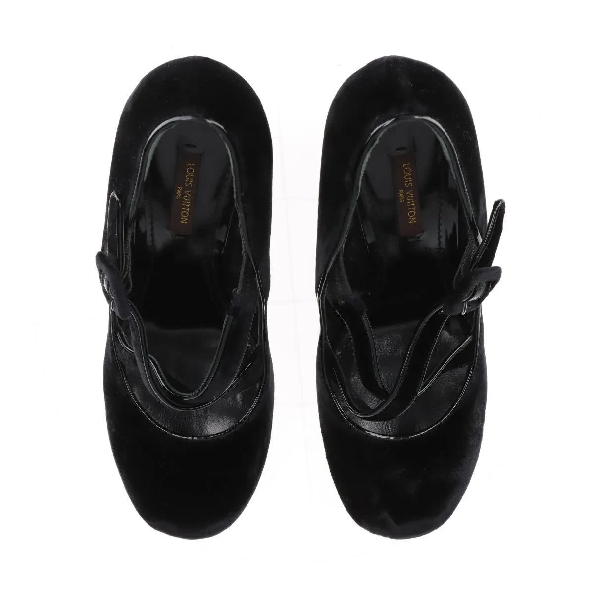 Louis Vuitton Veau Velours - Décolleté con zeppa e borchie Nero in vendita 4