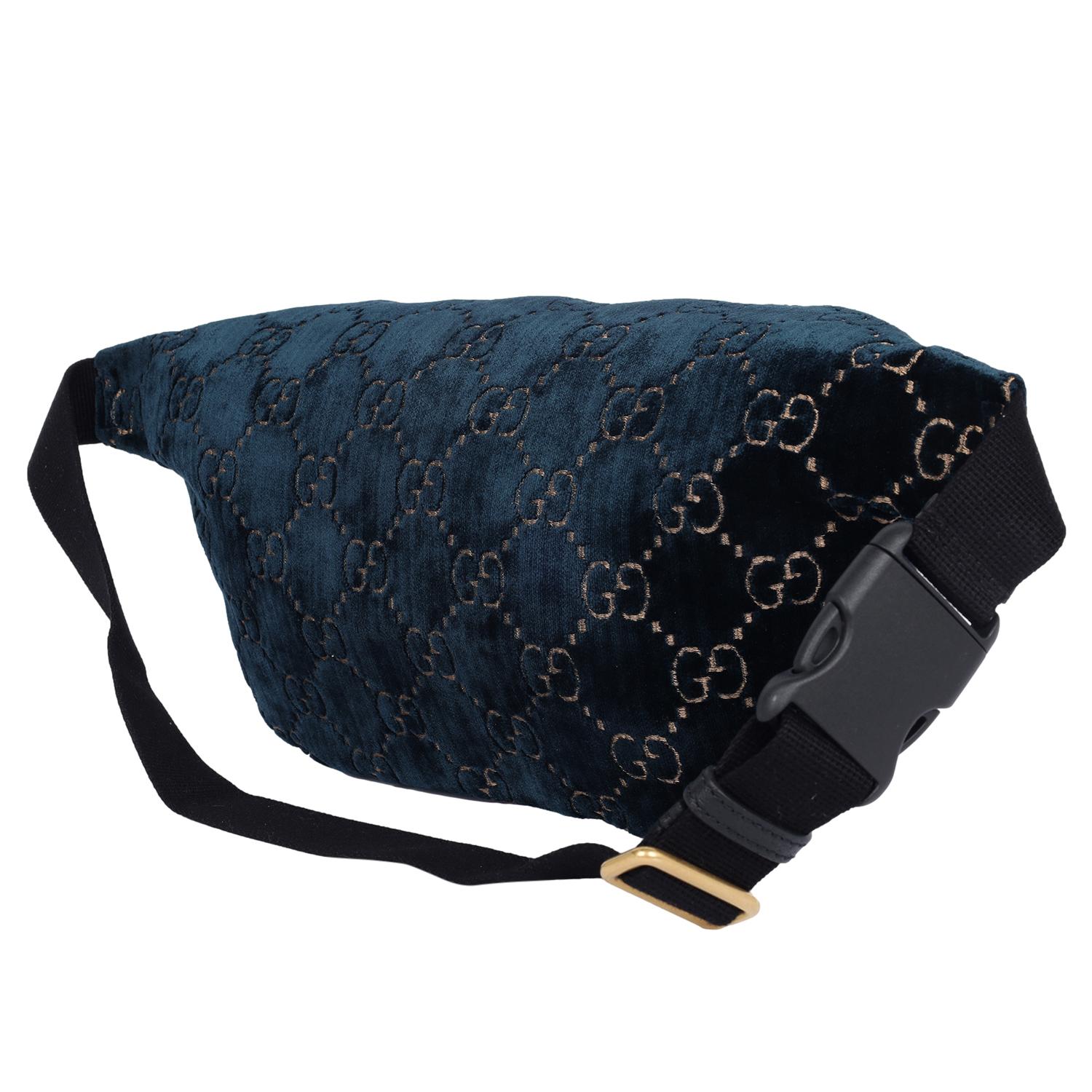 Gucci Velvet GG Monogram Web Belt Bag Blue Beige en vente 6