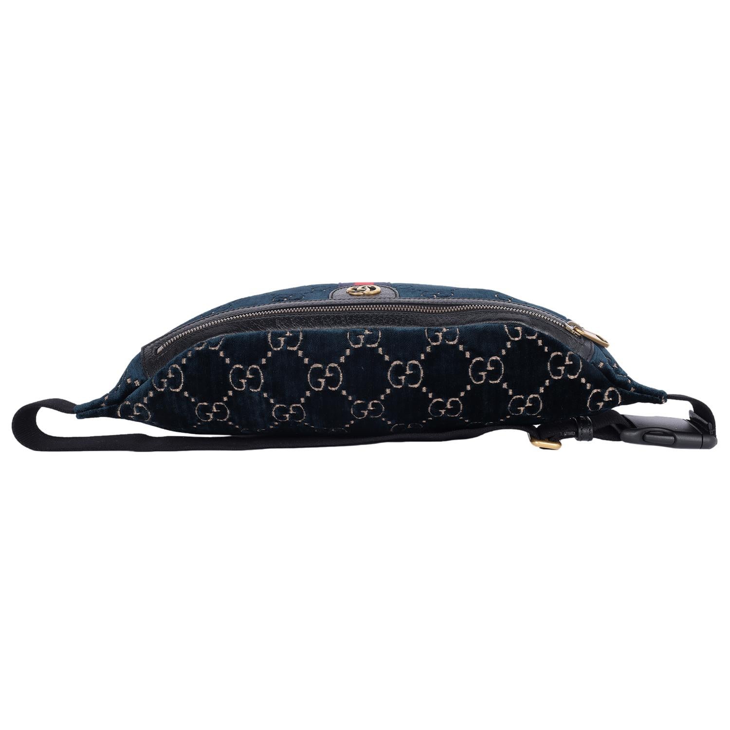 Gucci Velvet GG Monogram Web Belt Bag Blue Beige en vente 8