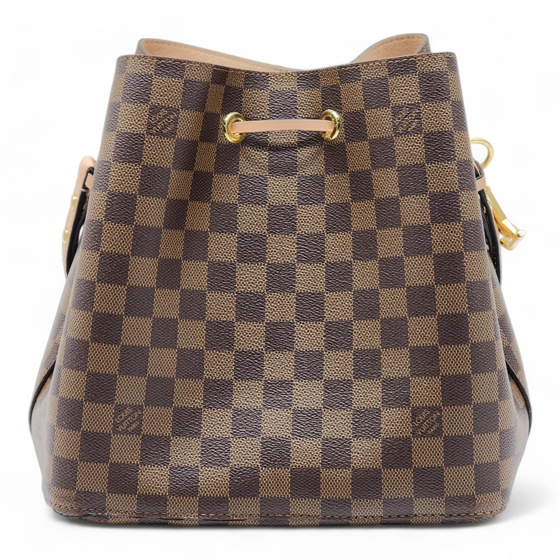 Drawstring closure.

Interior Zip Compartment. 

Coated Canvas. 

Microfiber Lining.  
Gold Hardware. 

10