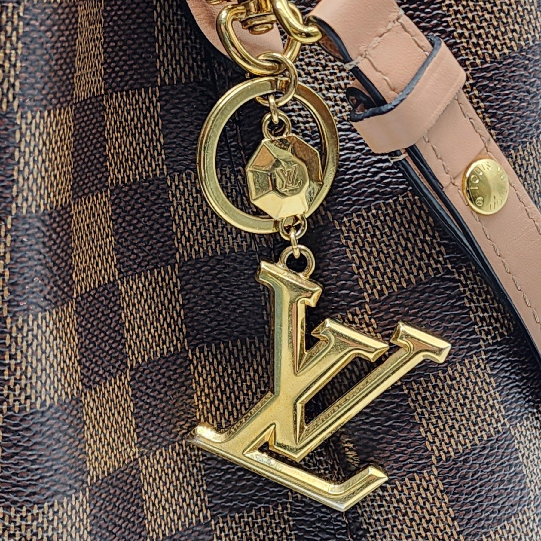 Louis Vuitton Venus Damier Canvas Neonoe Bag In Good Condition For Sale In Los Angeles, CA