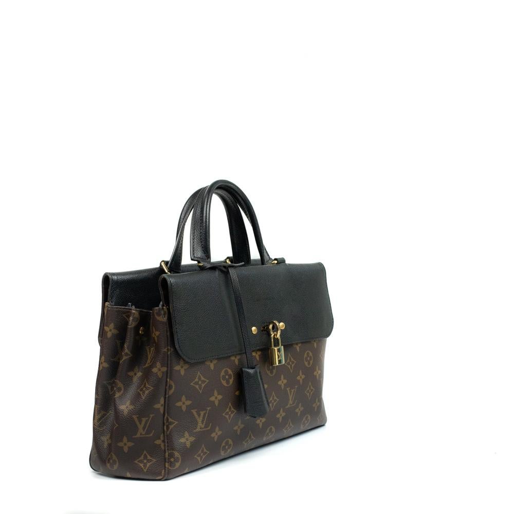 - Designer: LOUIS VUITTON
- Model: Venus
- Condition: Very good condition. Minor sign of ear on 1 base corner, Minor sign of wear on Leather, Scratches on the clasp
- Accessories: Original Box
- Measurements: Width: 33cm, Height: 22cm, Depth: 11cm,