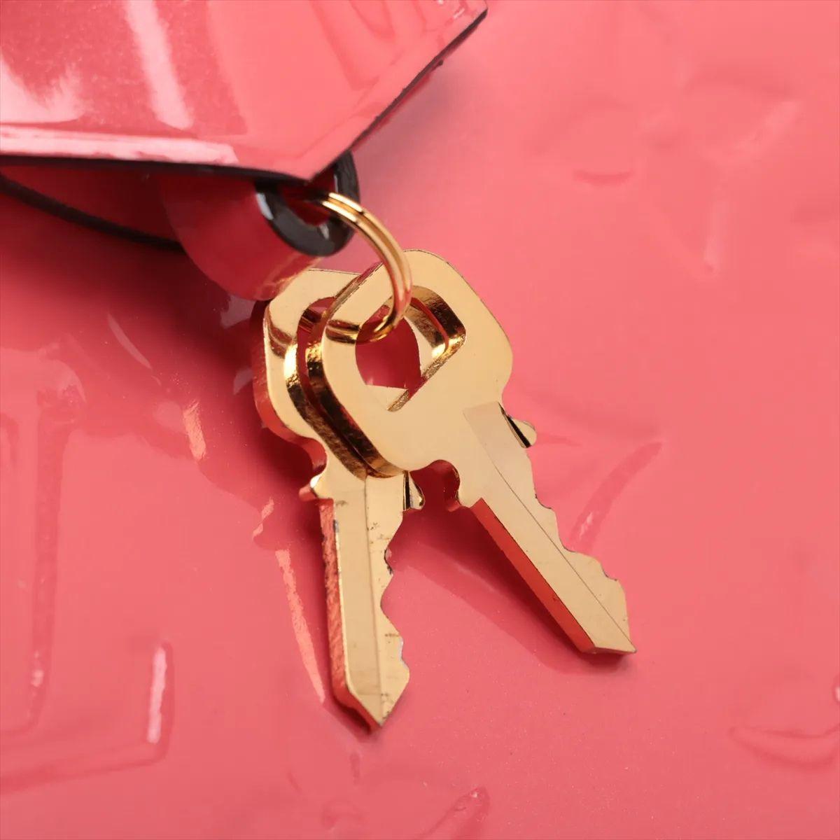 Louis Vuitton Vernis Alma BB rose pêche en vente 8