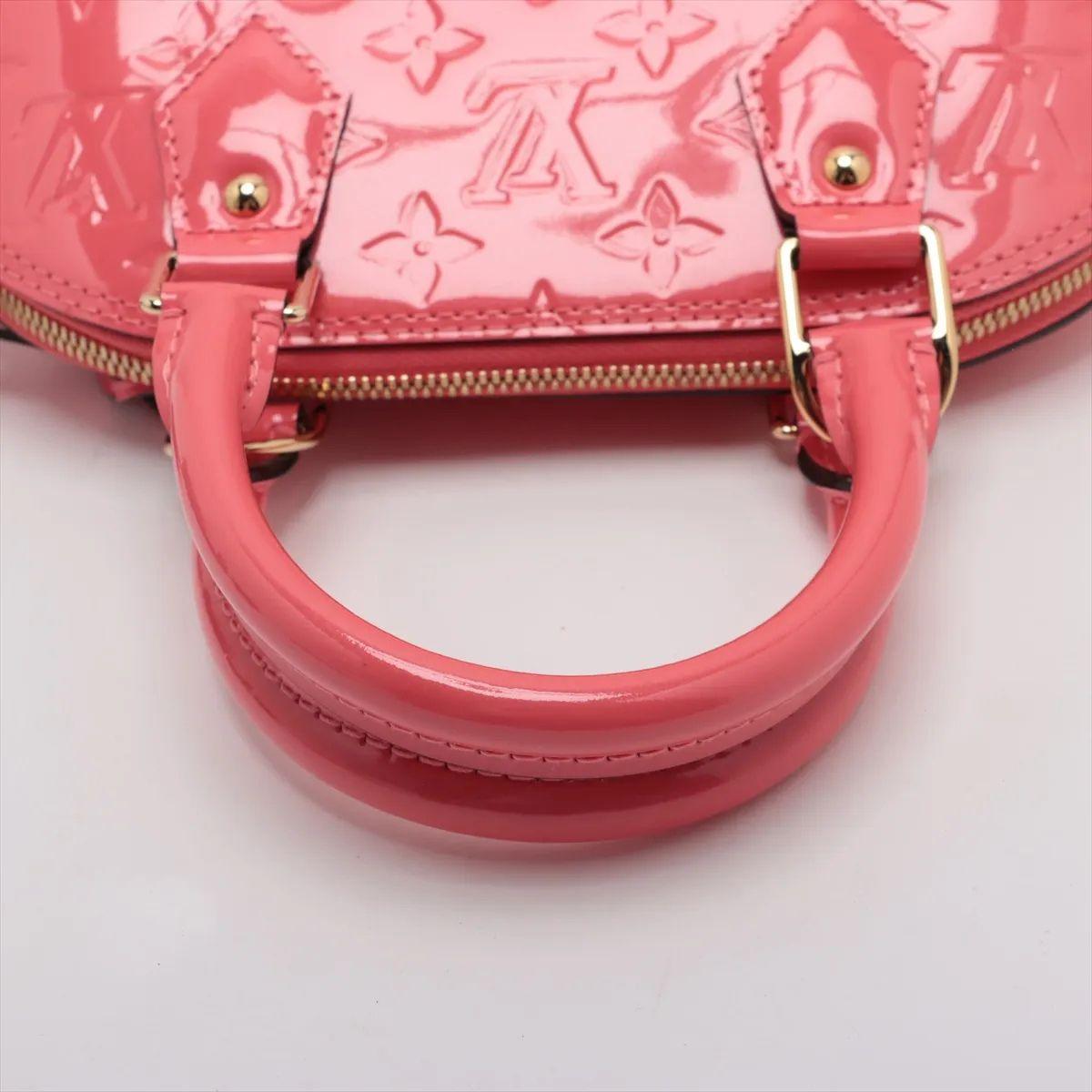 Louis Vuitton Vernis Alma BB rose pêche en vente 1