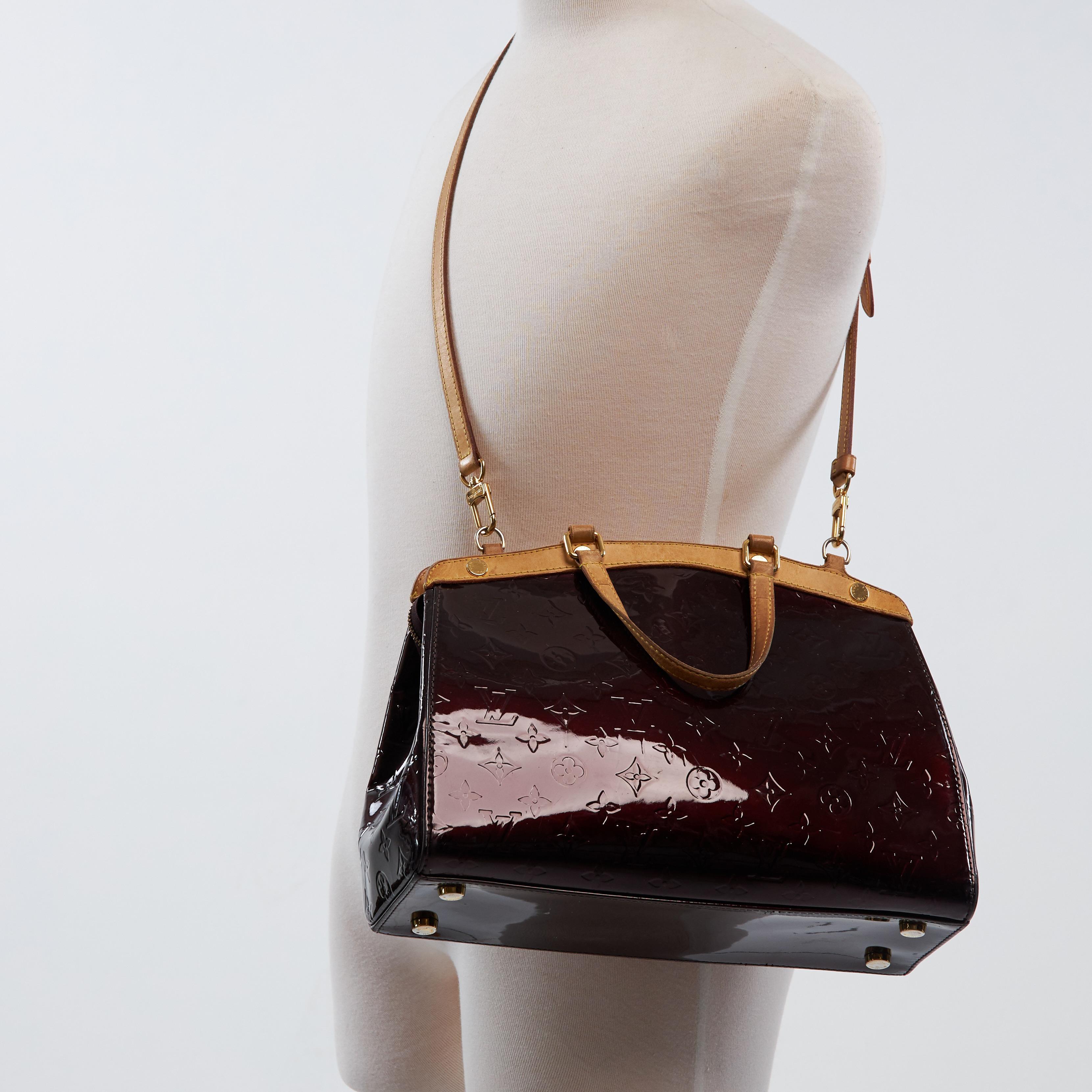 Women's Louis Vuitton Vernis Amarante Monogram Brea MM Tote Bag (2010) For Sale