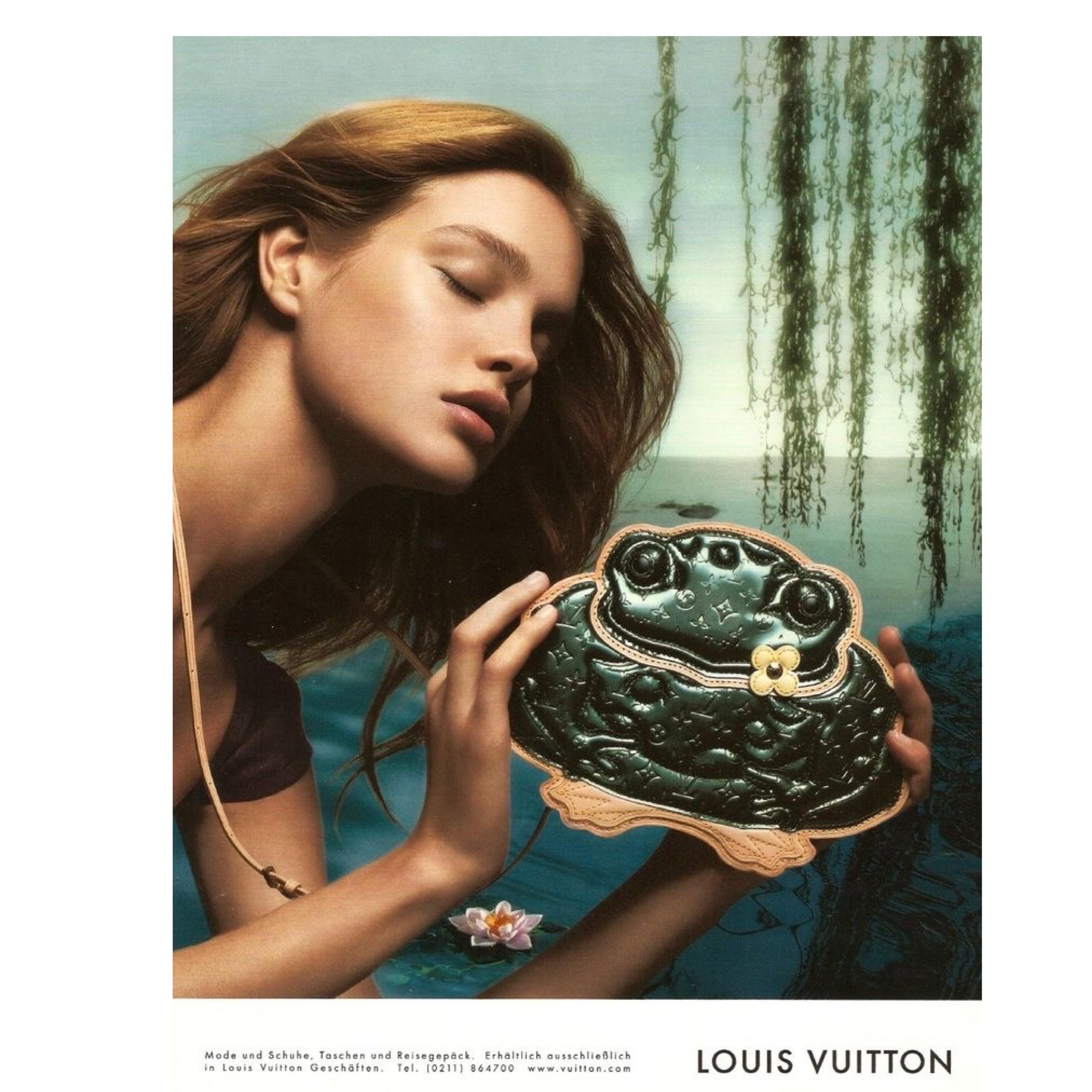 Louis Vuitton - Pochette grenouille « Conte de Fees » en vernis, 2002 en vente 7