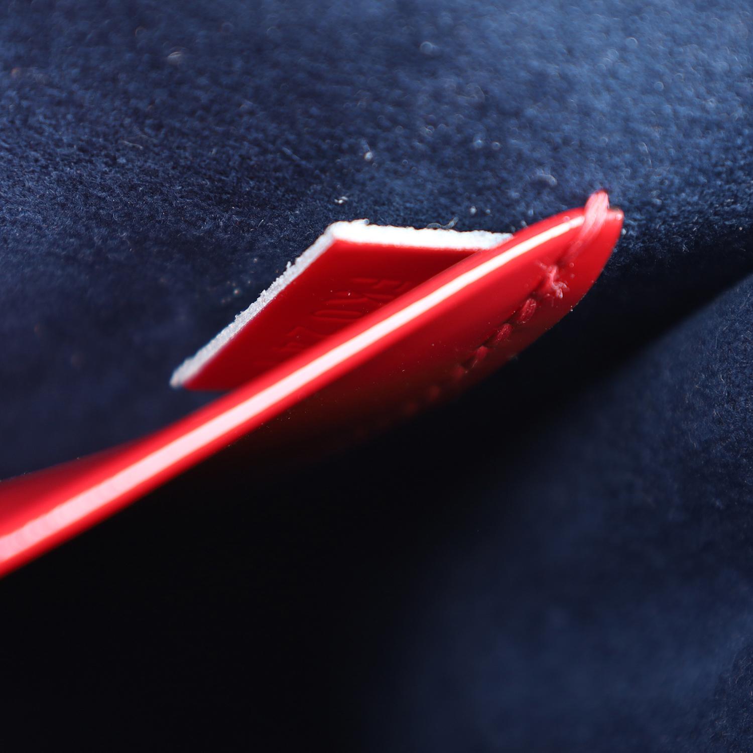 Louis Vuitton - Sac à bandoulière rouge « Wynwood » en cuir épi avec monogramme en vente 9