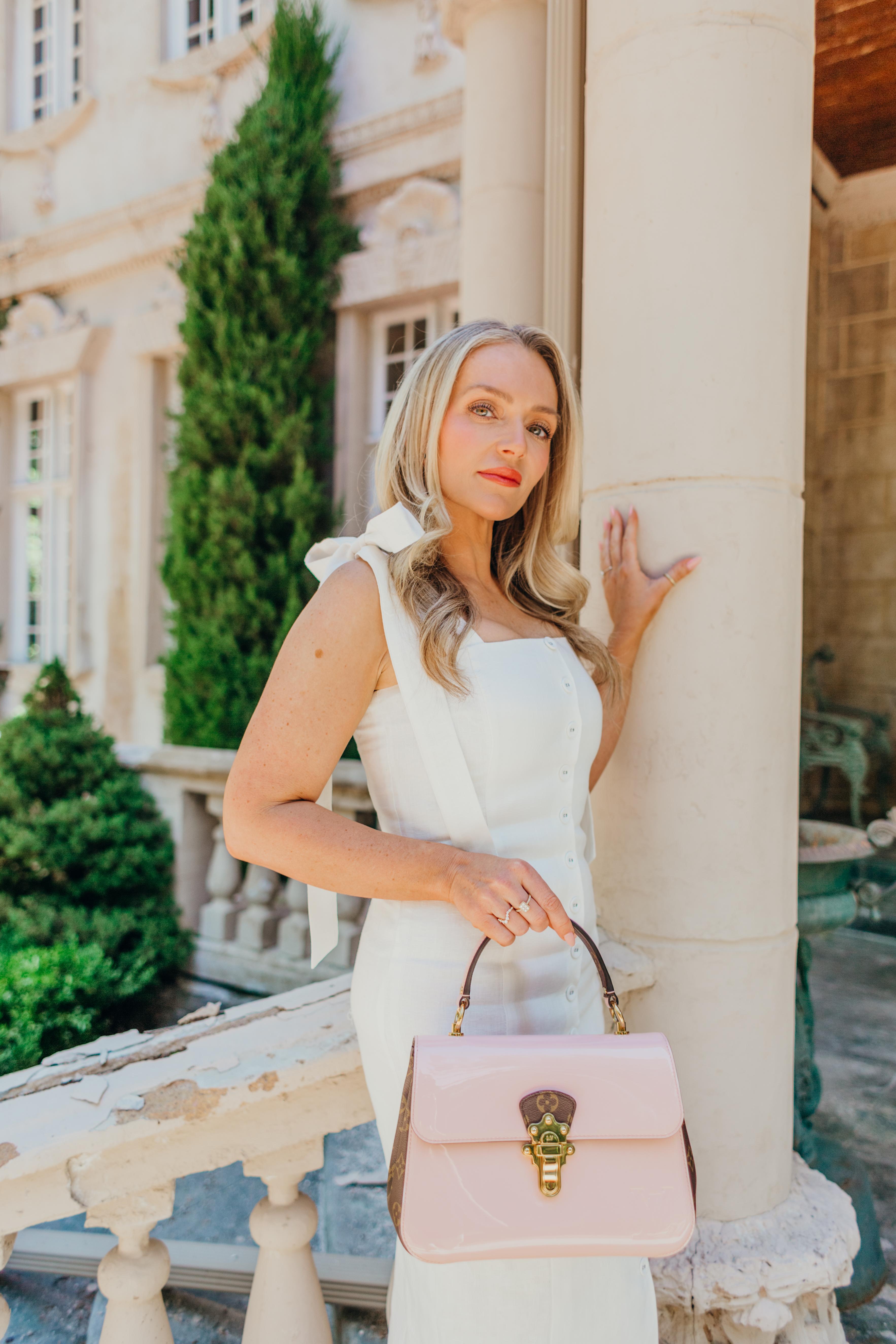Bolso de hombro Louis Vuitton Vernis de piel con monograma de cerezo Rose Ballerine Beige en venta