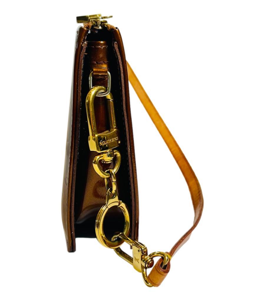 Louis Vuitton Vernis Leather Monogram Lexington Pouch

Gold bag crafted from signature glossy, sparkling Vernis leather with Monogram patten.

Featuring zipped closure with LV padlock zip pull leading to leather interior.

Detailed with detachable