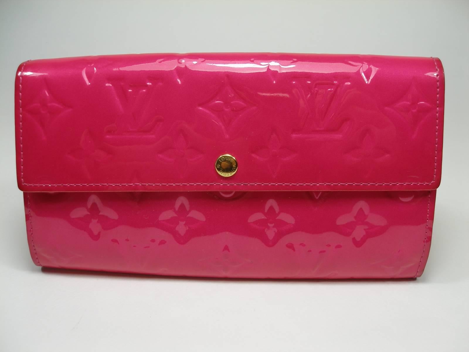 This stunning clutch wallet is composed of Louis Vuitton monogram embossed vernis patent leather in bright pink. 
This is an excellent clutch wallet, ideal for everyday practical use, from Louis Vuitton! 
Patent PINK Monogram  Leather 
Measurements