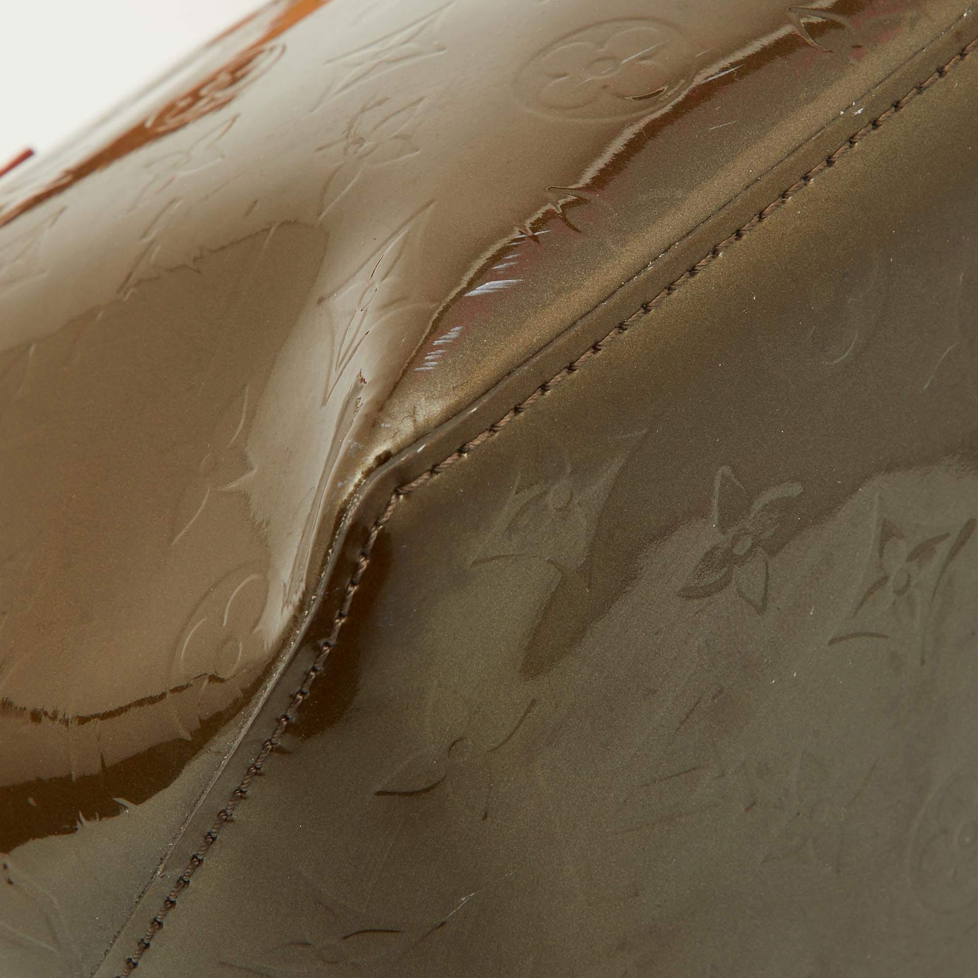Louis Vuitton Vert Bronze Monogramm Vernis Bellevue GM Tasche im Zustand „Relativ gut“ im Angebot in Dubai, Al Qouz 2