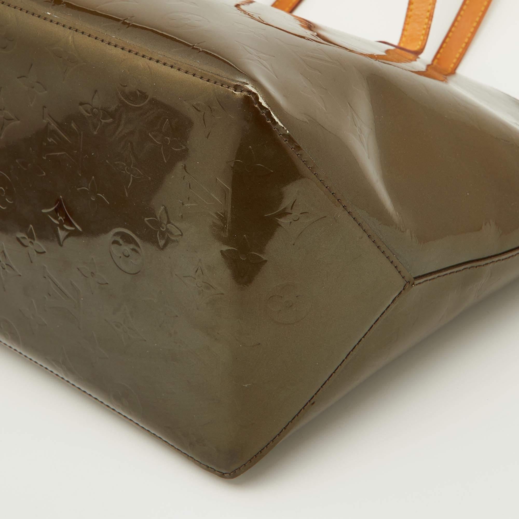 Louis Vuitton Vert Bronze Monogram Vernis Bellevue GM Bag In Fair Condition For Sale In Dubai, Al Qouz 2