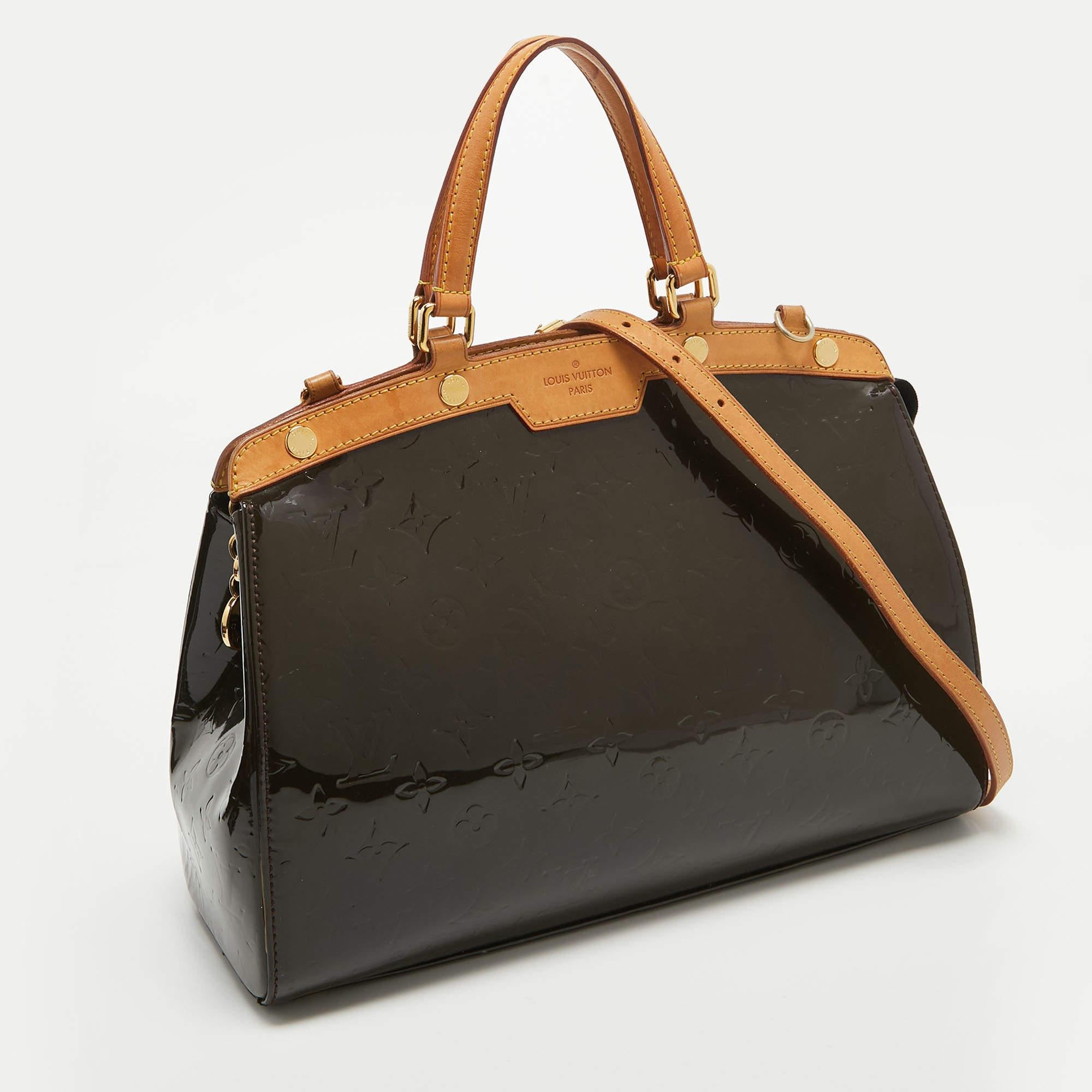 Louis Vuitton Vert Bronze Monogram Vernis Brea MM Bag In Good Condition For Sale In Dubai, Al Qouz 2