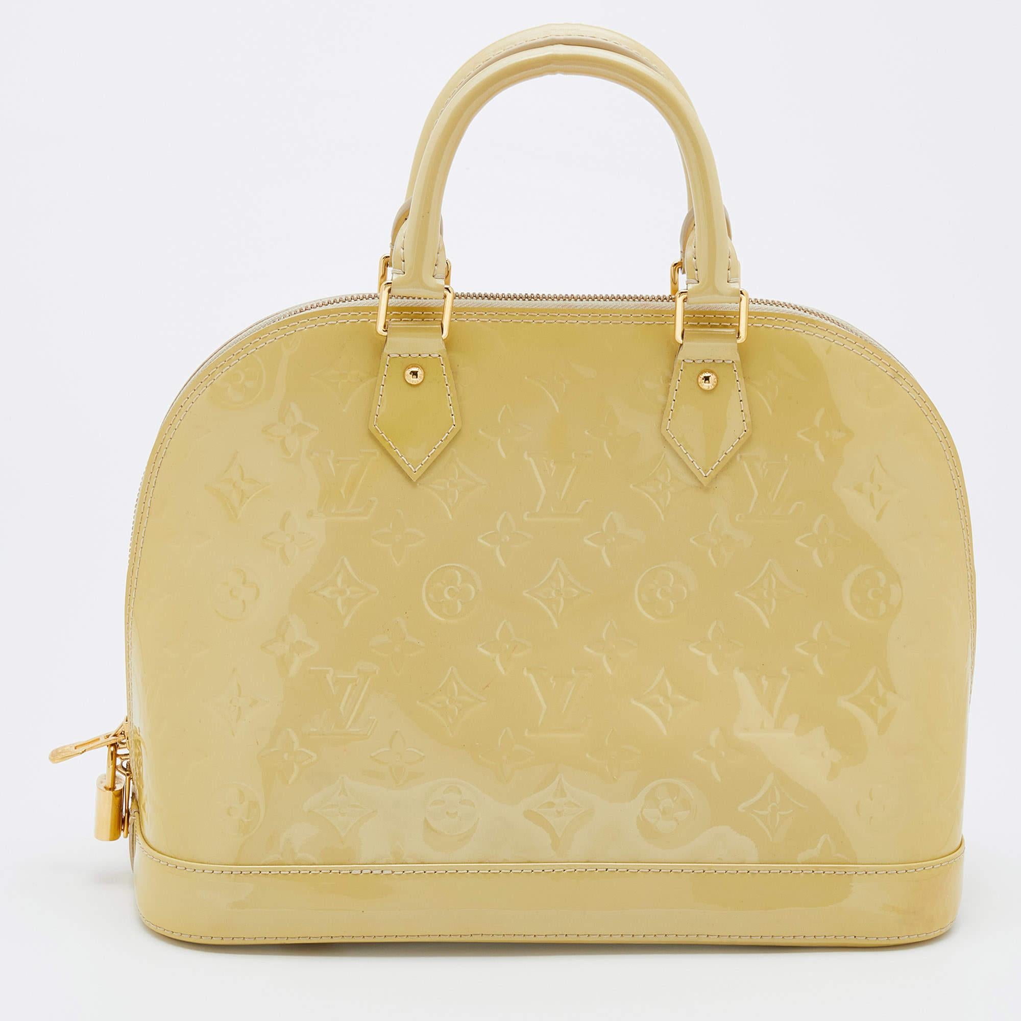 Out of all the irresistible handbags from Louis Vuitton, the Alma is the most structured one. This Alma PM bag is globally popular and admired even today. This elegant bag highlights your impeccable styling choices and meets your practical demands.