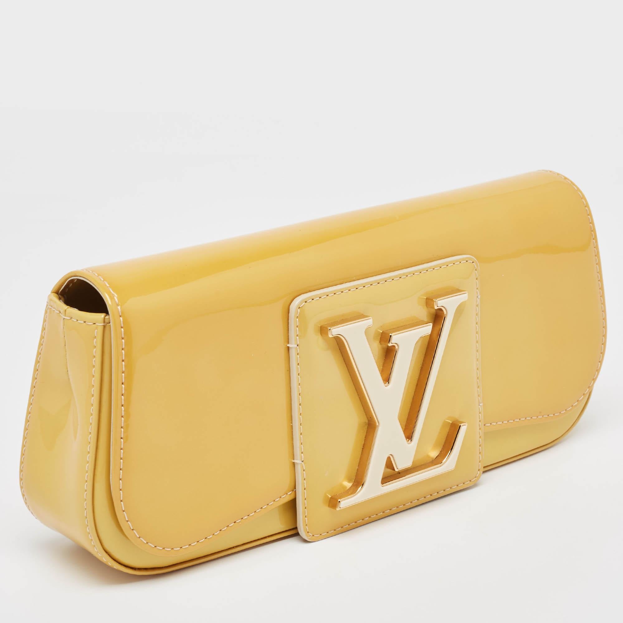 Louis Vuitton Vert Impression Patent Leather Sobe Clutch In Good Condition In Dubai, Al Qouz 2