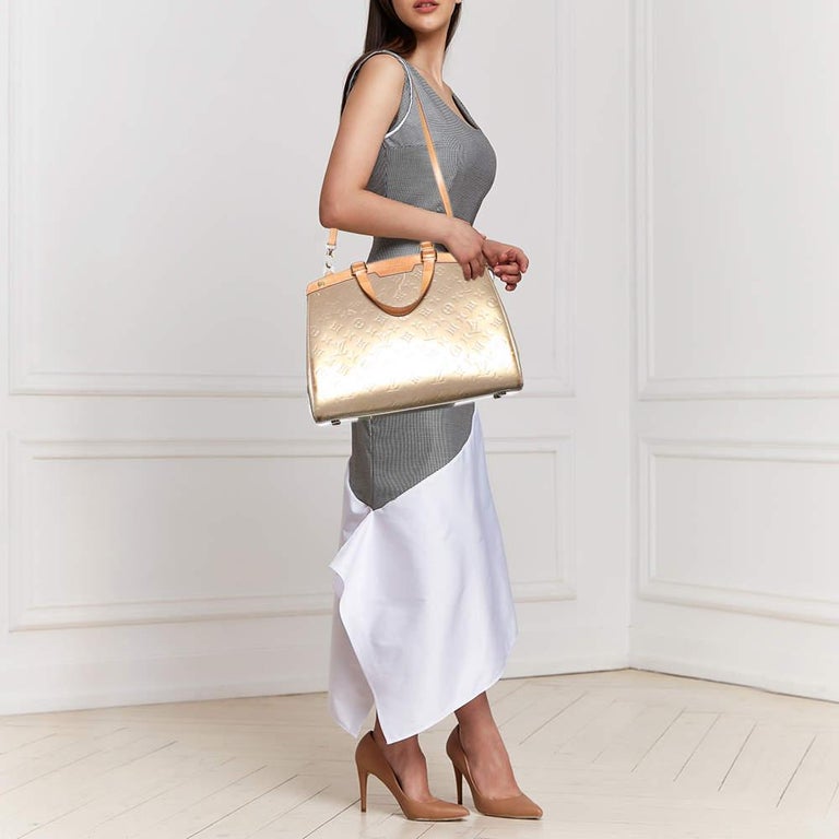 Louis Vuitton Vert Olive Monogram Vernis Brea GM Bag In Fair Condition For Sale In Dubai, Al Qouz 2