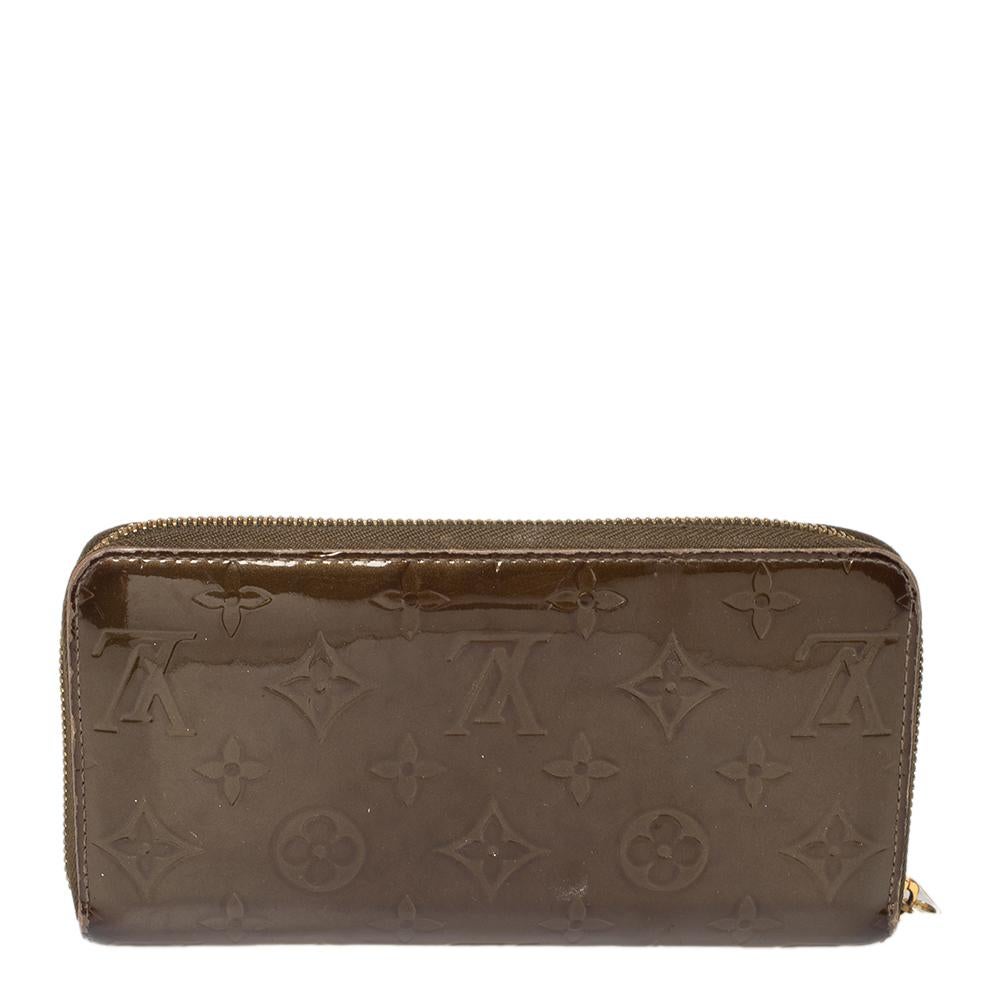 This Louis Vuitton Zippy wallet is conveniently designed for everyday use. Crafted from Monogram Vernis, the wallet has a wide zip closure that opens to reveal multiple slots, leather and nylon-lined compartments and a zip pocket for you to neatly