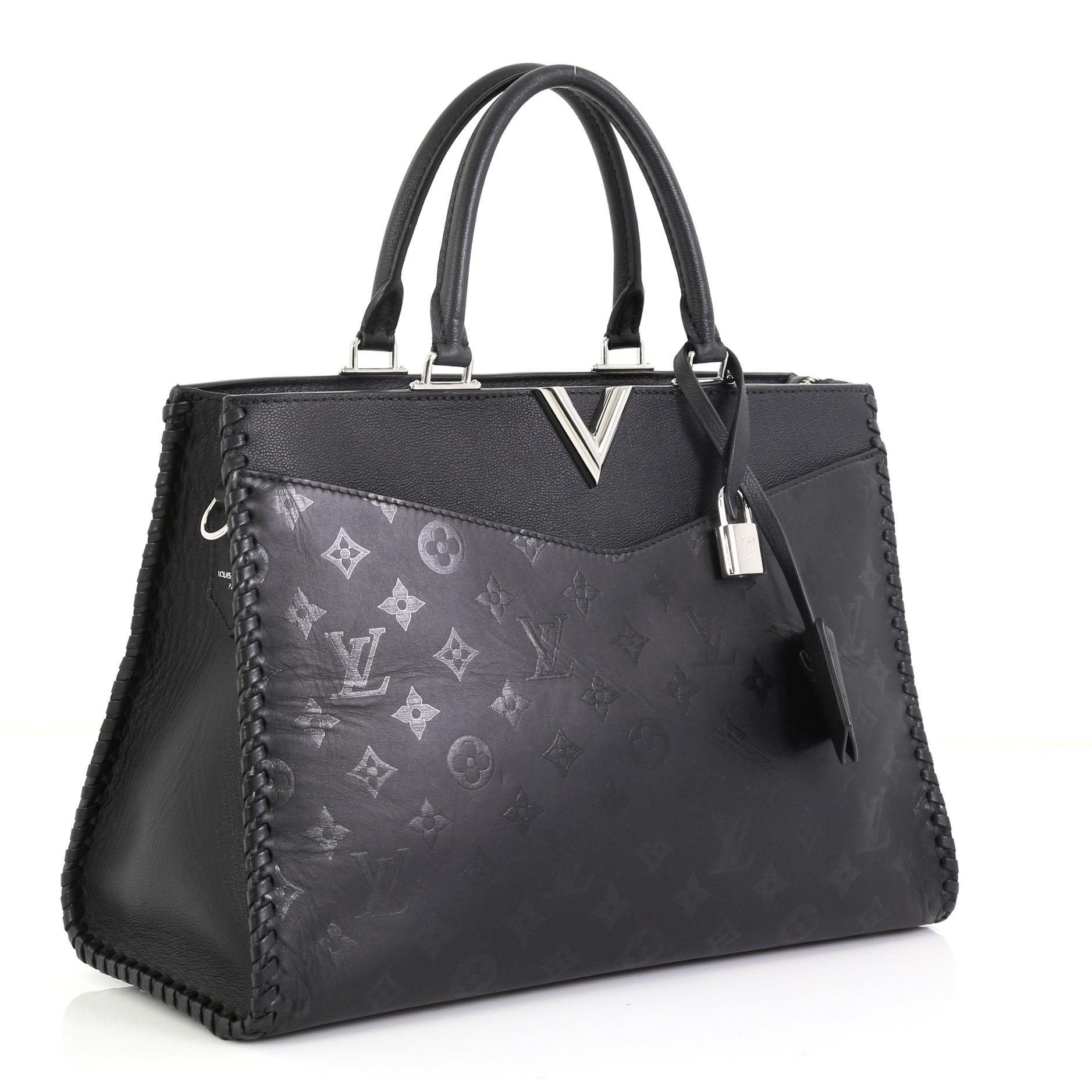 This Louis Vuitton Very Zipped Tote Monogram Leather, crafted in black monogram leather with grained leather trims, features dual-rolled leather handles, an attached V logo, whipstitched edges, exterior front flat pocket, and silver-tone hardware.