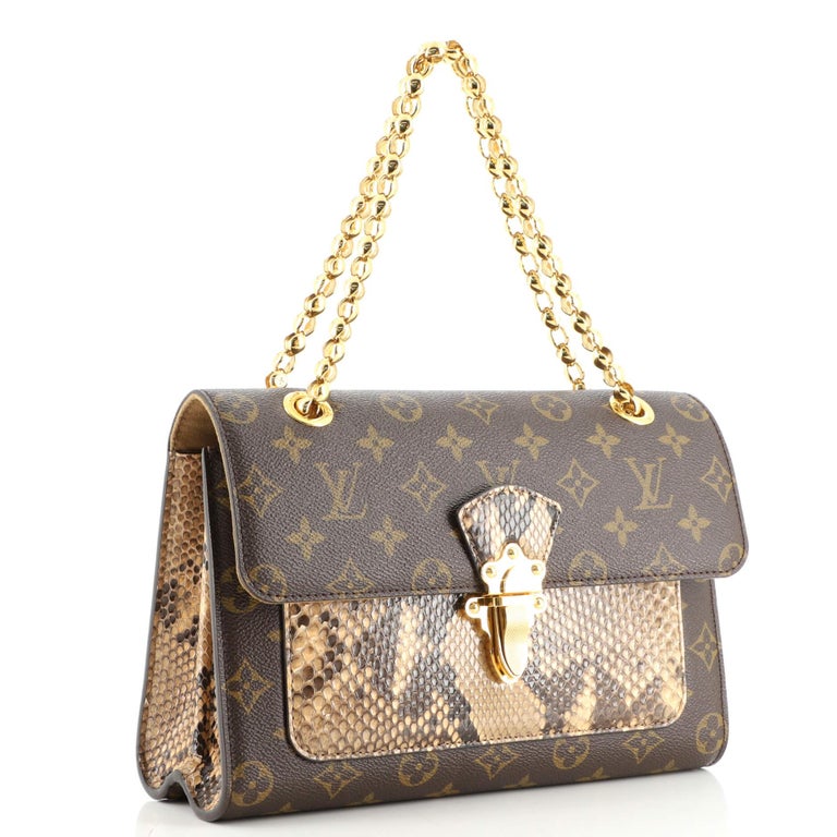 Louis Vuitton Victoire - 3 For Sale on 1stDibs