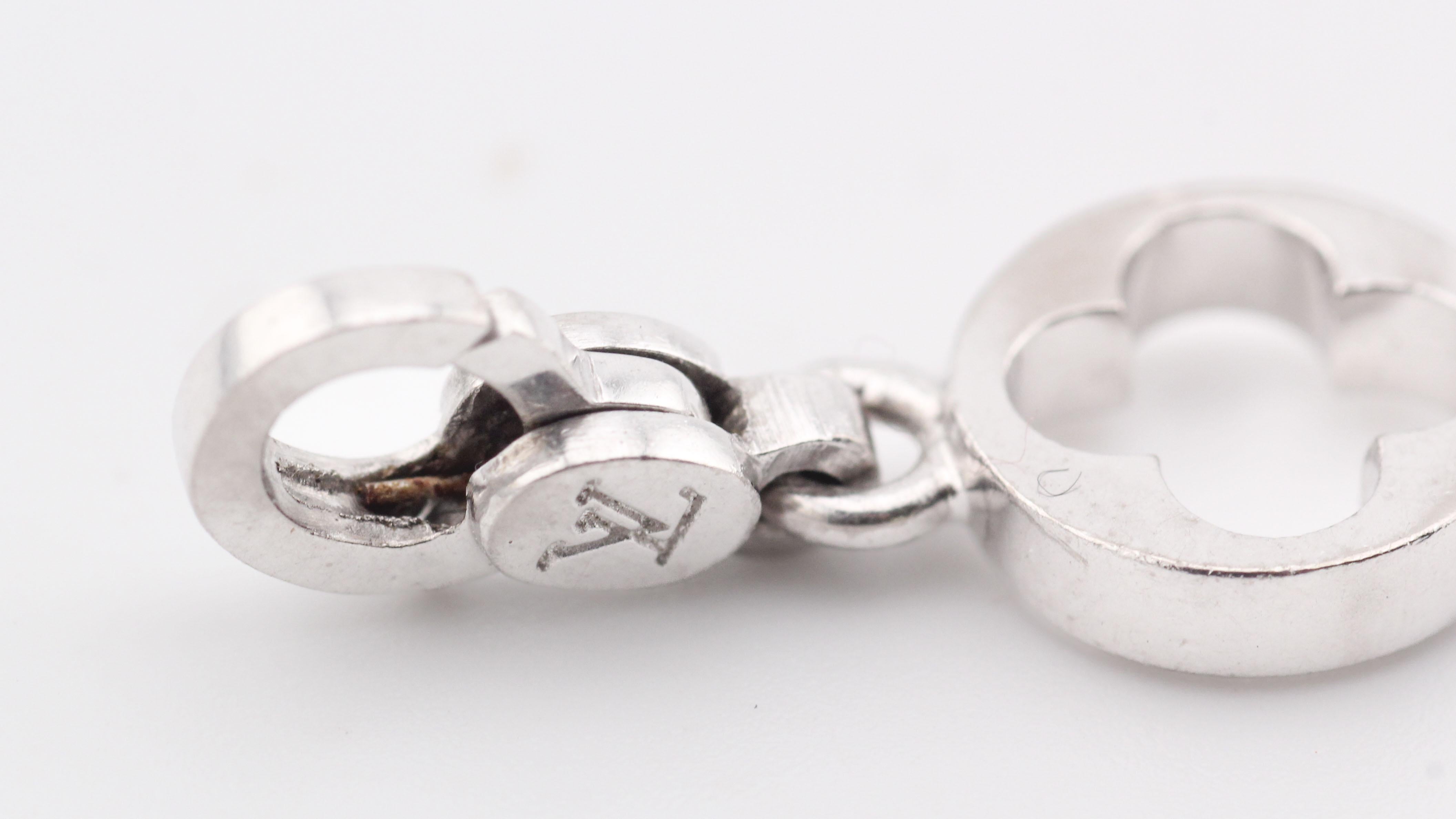 Louis Vuitton Vintage 18k White Gold Key Charm Pendant in vendita 2