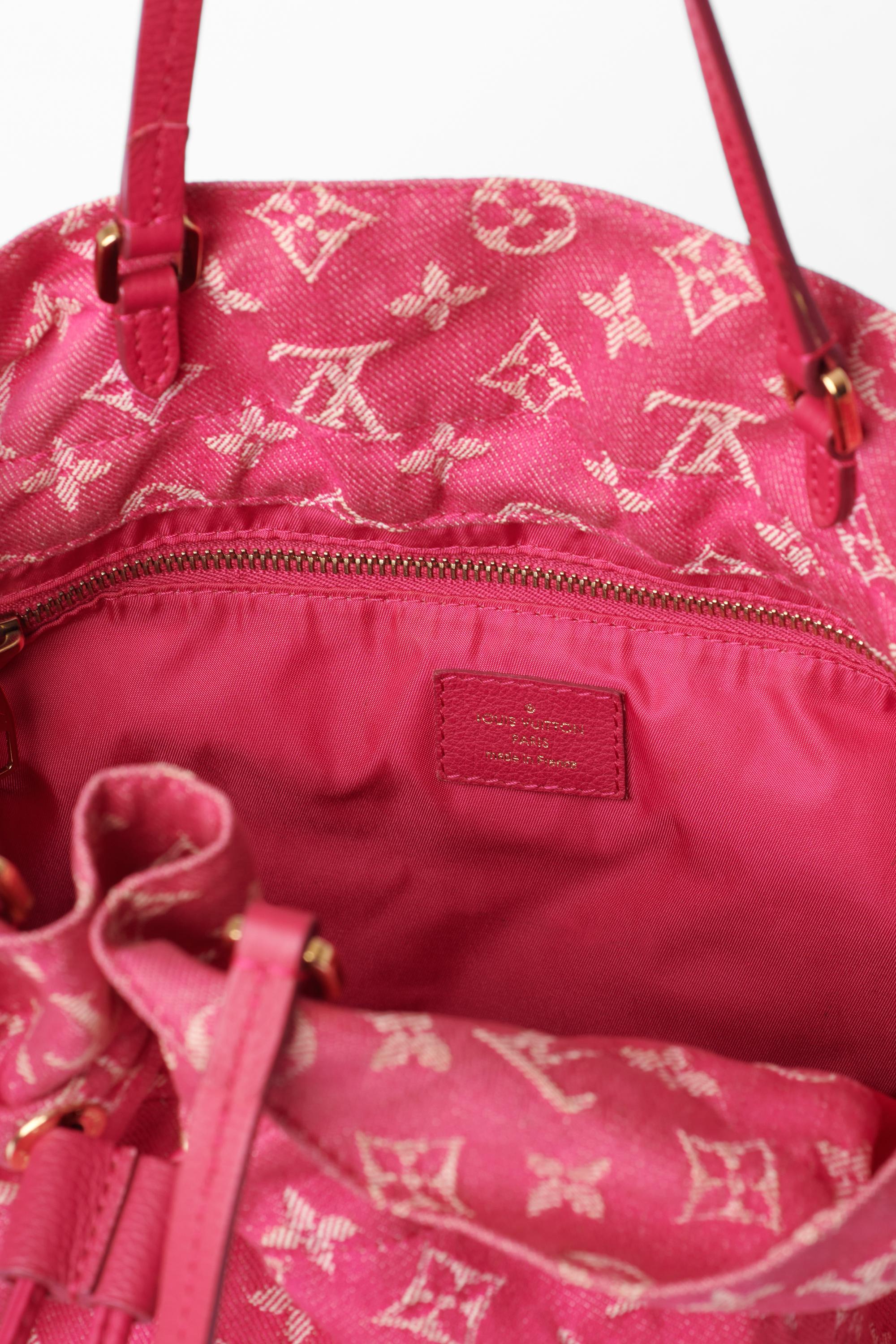 Louis Vuitton Vintage 2000's Pink Denim Monogram Bucket Bag For Sale 2