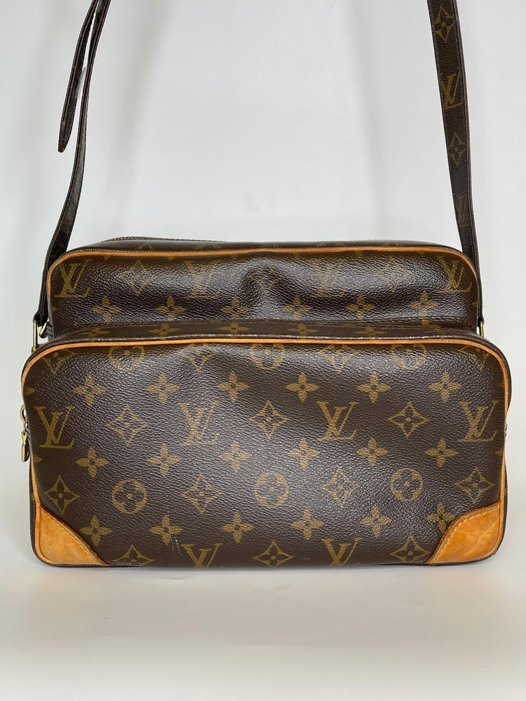 Louis Vuitton Vintage Authentic Monogram Shoulder Bag Nile MM 2012