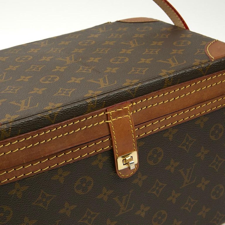 LOUIS VUITTON Vintage Beauty Case in Monogram Canvas and Natural Leather For Sale 5