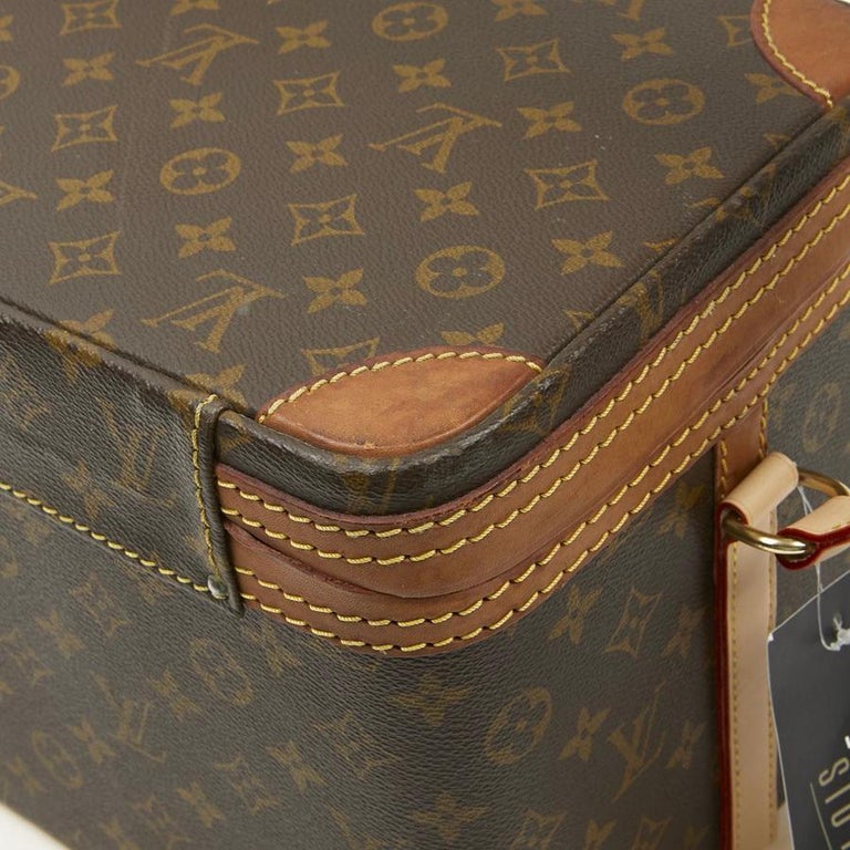 LOUIS VUITTON Vintage Beauty Case in Monogram Canvas and Natural Leather For Sale 9